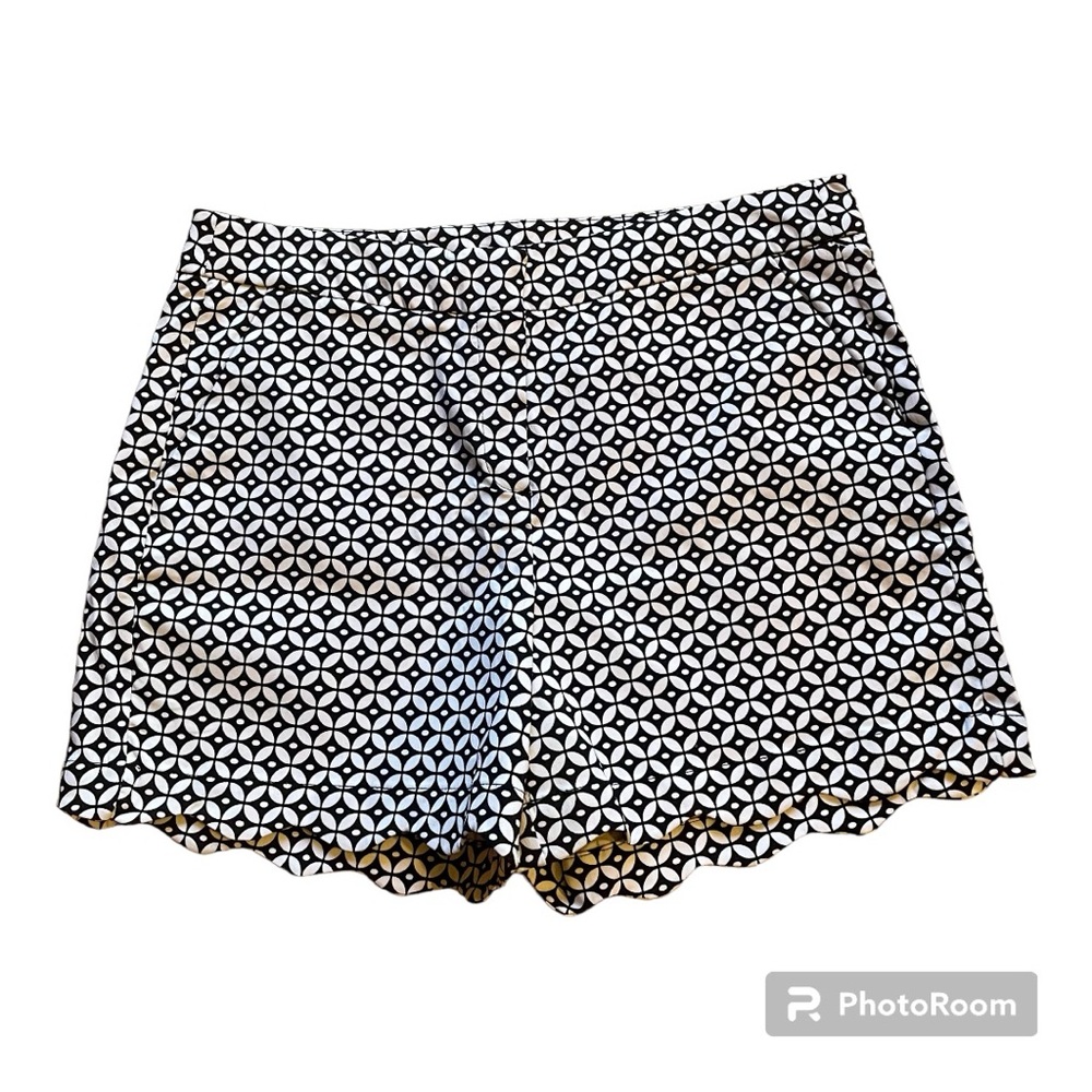 New Direction scalloped shorts/black & white/ front & back pockets/ NWT/ size 14